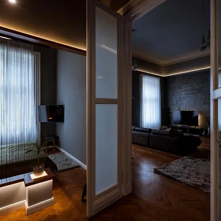 Apartment Andrassy Avenue 24 De Lux *