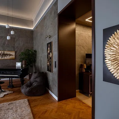 Andrassy Avenue 24 De Lux *