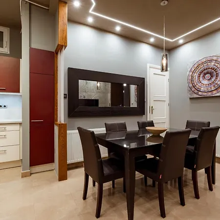 Andrassy Avenue 24 De Lux *