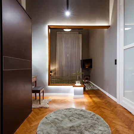 Apartment Andrassy Avenue 24 De Lux