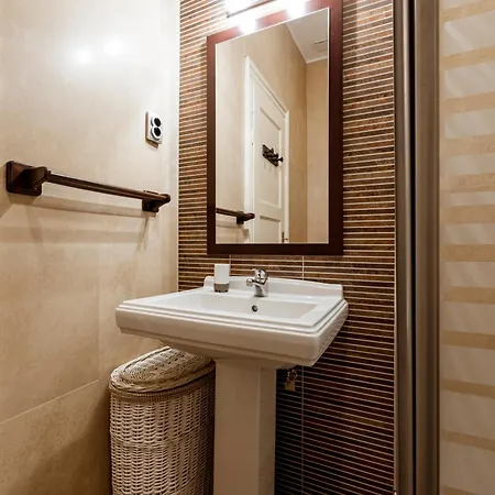 Apartment Andrassy Avenue 24 De Lux *