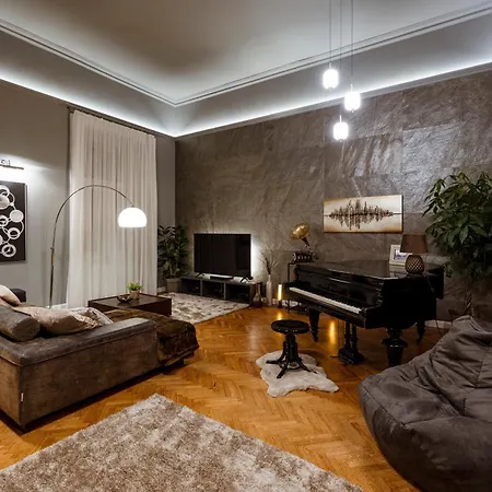 Andrassy Avenue 24 De Lux *