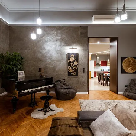 Andrassy Avenue 24 De Lux