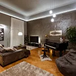 Andrassy Avenue 24 De Lux *