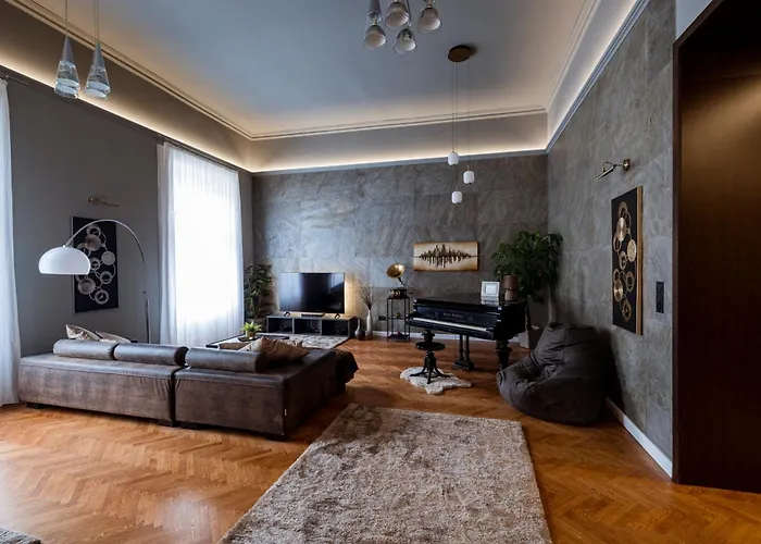 Apartment Andrassy Avenue 24 De Lux *