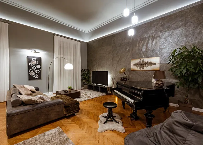 Andrassy Avenue 24 De Lux *